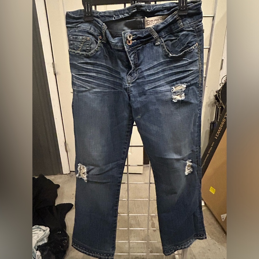 Trendy Boot Cut Jeans in Distressed Blue